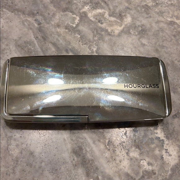 ⭐️LE⭐️ NWOB Hourglass Ambient Metallic Strobe Lighting Palette - Picture 5 of 6